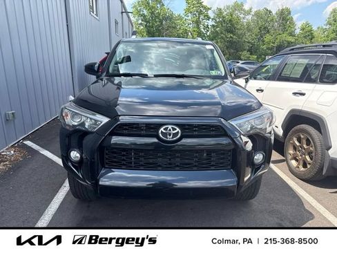 Used 2017 Toyota 4Runner SR5 AWD/4WD image 3