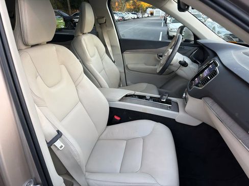 Certified 2023 Volvo XC90 B6 Plus image 17