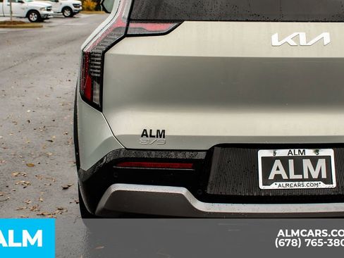 Used 2024 Kia EV9 Land image 13