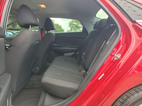 Used 2025 Hyundai Elantra SEL FWD image 8