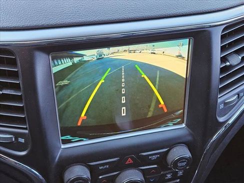 Used 2018 Jeep Grand Cherokee Altitude image 14