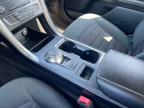 Used 2020 Ford Fusion SE AWD/4WD image 19