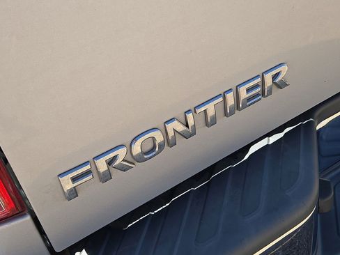 Used 2017 Nissan Frontier SV image 11