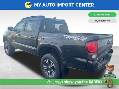 Used 2019 Toyota Tacoma TRD Sport image 4