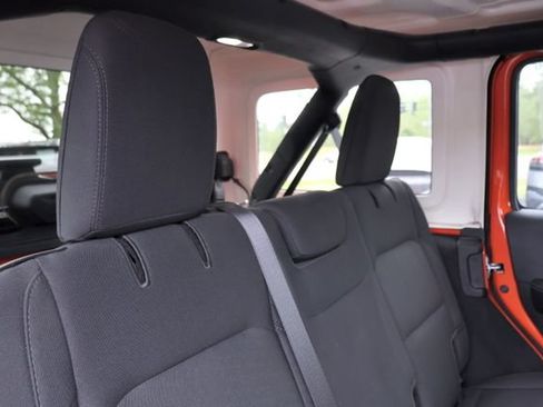 Used 2020 Jeep Wrangler Unlimited Sahara w/ Uconnect 4C Nav & Sound Group AWD/4WD image 18
