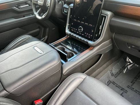 Used 2025 GMC Yukon Denali AWD/4WD image 15