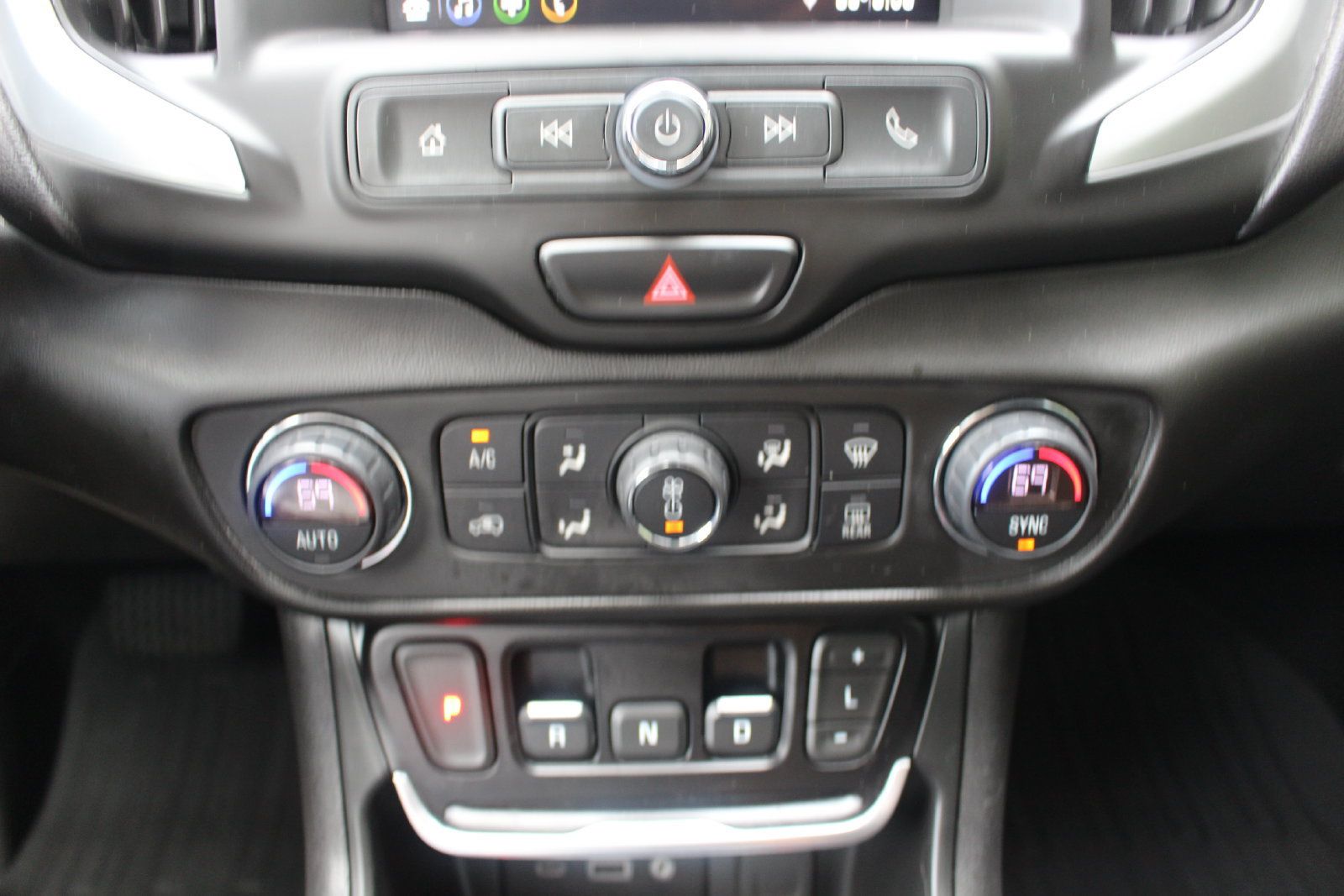 Used 2021 GMC Terrain SLE w/ Driver Convenience Package AWD/4WD image 33