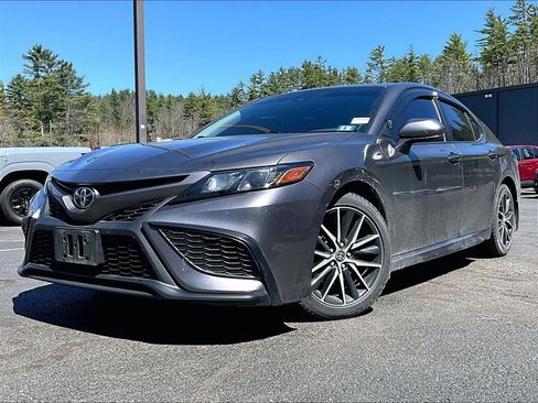 Used 2021 Toyota Camry SE FWD image 3
