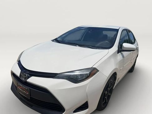 Used 2018 Toyota Corolla LE w/ Carpet Mat Package (TMS) FWD image 2
