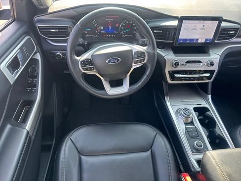 Used 2022 Ford Explorer XLT w/ Equipment Group 202A AWD/4WD image 14