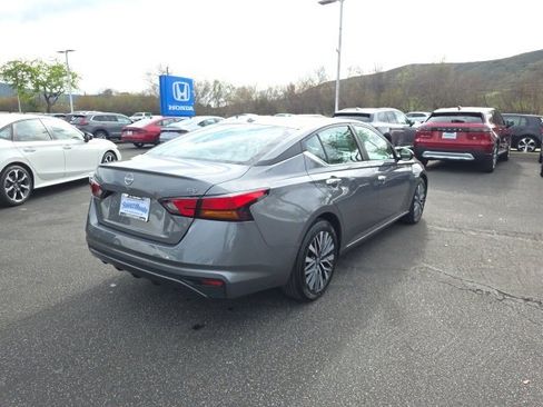 Used 2024 Nissan Altima 2.5 SV image 10