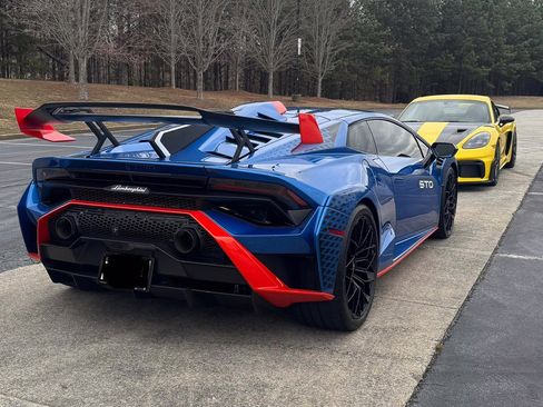 Used 2022 Lamborghini Huracan STO image 9