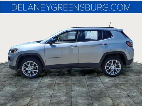 Used 2023 Jeep Compass Latitude AWD/4WD image 6
