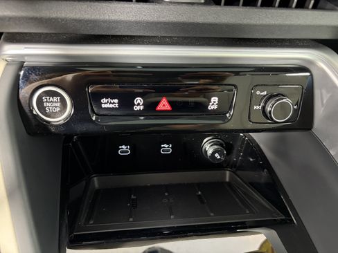 Used 2025 Audi Q5 Premium Plus w/ Premium Plus AWD/4WD image 23