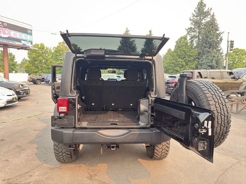 Used 2014 Jeep Wrangler Unlimited Rubicon AWD/4WD image 17