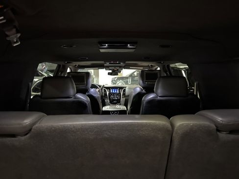 Used 2017 Cadillac Escalade ESV Platinum image 28