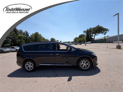 Used 2017 Chrysler Pacifica Touring-L w/ Tire & Wheel Group