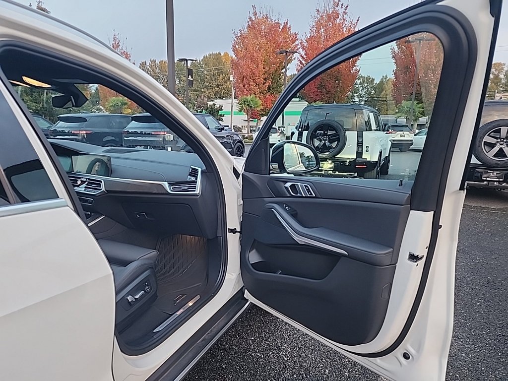 Used 2022 BMW X5 xDrive40i w/ Parking Assistance Package AWD/4WD image 20
