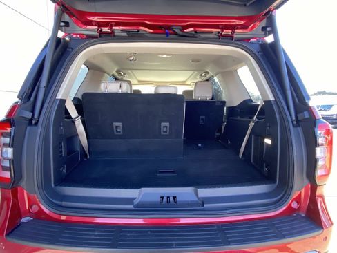 Used 2022 Ford Expedition Limited image 8