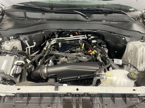 Used 2025 Ford Explorer Active AWD/4WD image 28