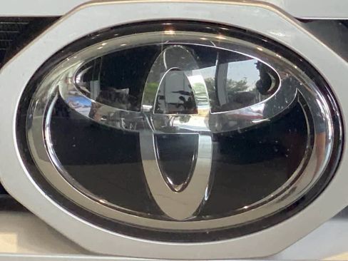 Certified 2023 Toyota Tacoma Limited AWD/4WD image 10