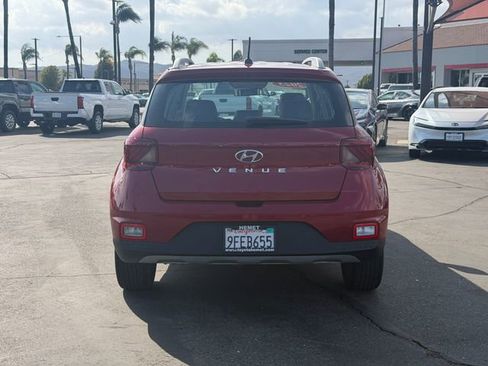 Used 2023 Hyundai Venue Limited FWD image 7