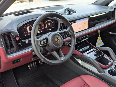New 2026 Porsche Cayenne S image 4