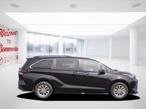 Certified 2024 Toyota Sienna XLE image 5