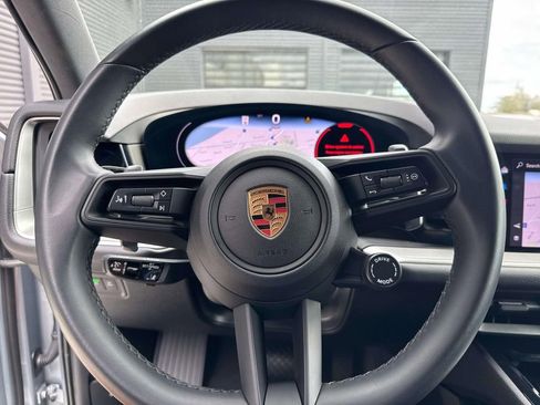 Certified 2025 Porsche Cayenne image 24