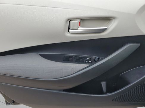 Used 2021 Toyota Corolla LE image 16