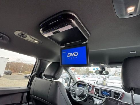 Used 2020 Chrysler Pacifica Touring-L image 29