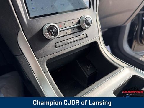 Used 2022 Ford Edge SEL image 15