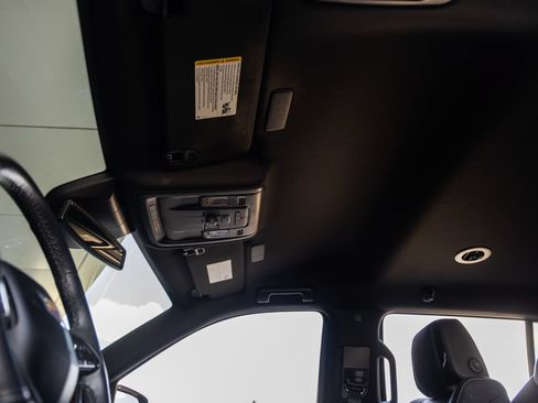 Used 2024 Cadillac Escalade Luxury RWD image 20