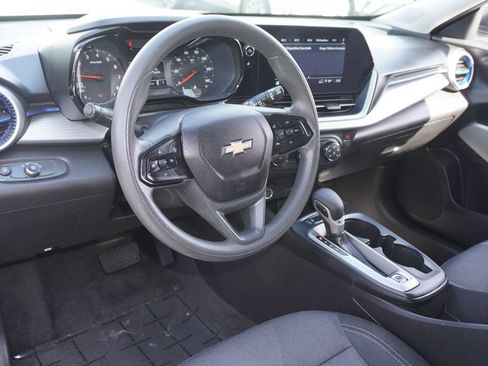 Used 2025 Chevrolet Trax LS FWD image 12