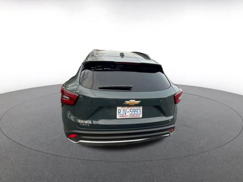 Used 2025 Chevrolet Trax LT image 6