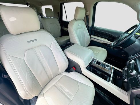 Used 2018 Ford Expedition Platinum RWD image 33