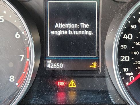 Used 2018 Volkswagen Tiguan SE w/ Panoramic Sunroof Package image 12