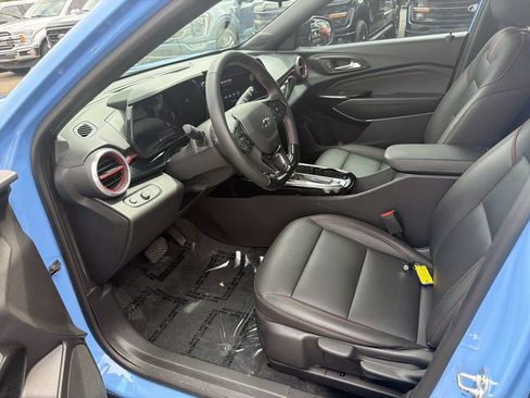 Used 2024 Chevrolet Trax RS w/ Sunroof Package FWD image 11