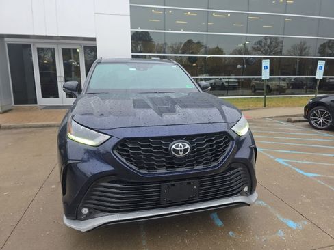 Used 2022 Toyota Highlander XSE image 2