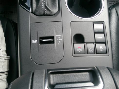 Used 2024 Toyota Highlander XLE image 23