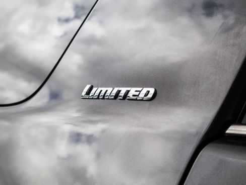 Used 2018 Toyota 4Runner Limited AWD/4WD image 9