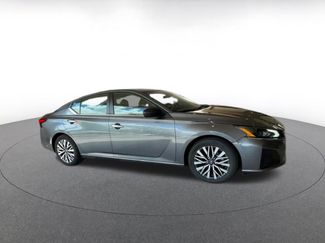 Used 2025 Nissan Altima 2.5 SV FWD video 2