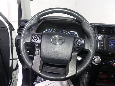 Used 2018 Toyota 4Runner TRD Off-Road Premium AWD/4WD image 29