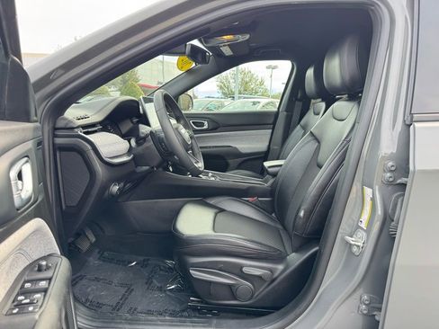 Used 2024 Jeep Compass Latitude image 25