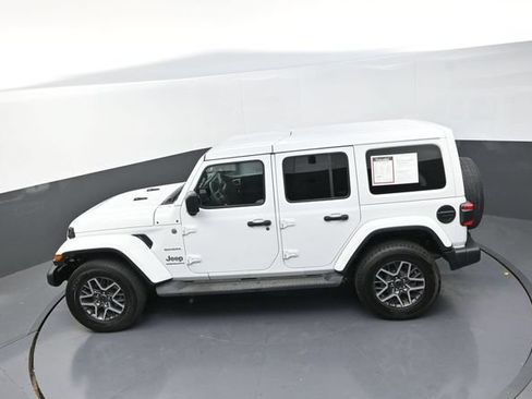 Used 2024 Jeep Wrangler Unlimited Sahara AWD/4WD image 14