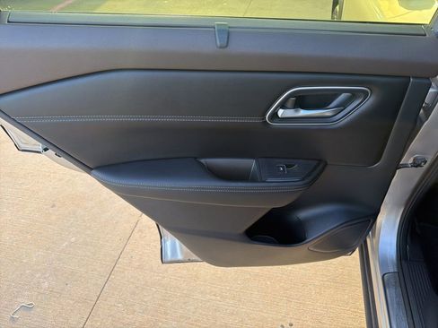 Used 2023 Nissan Rogue Platinum w/ Platinum Premium Package image 14