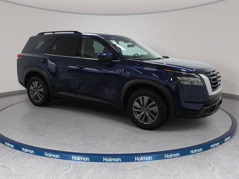 Used 2025 Nissan Pathfinder SV AWD/4WD image 4