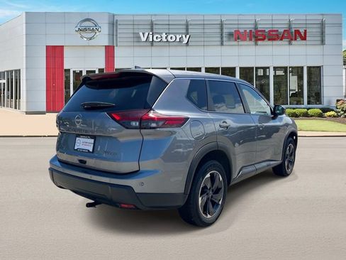 Used 2024 Nissan Rogue SV AWD/4WD image 3