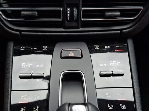 Certified 2022 Porsche Macan S AWD/4WD image 19