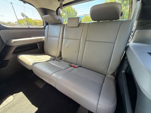 Used 2018 Toyota Sequoia Platinum AWD/4WD image 21